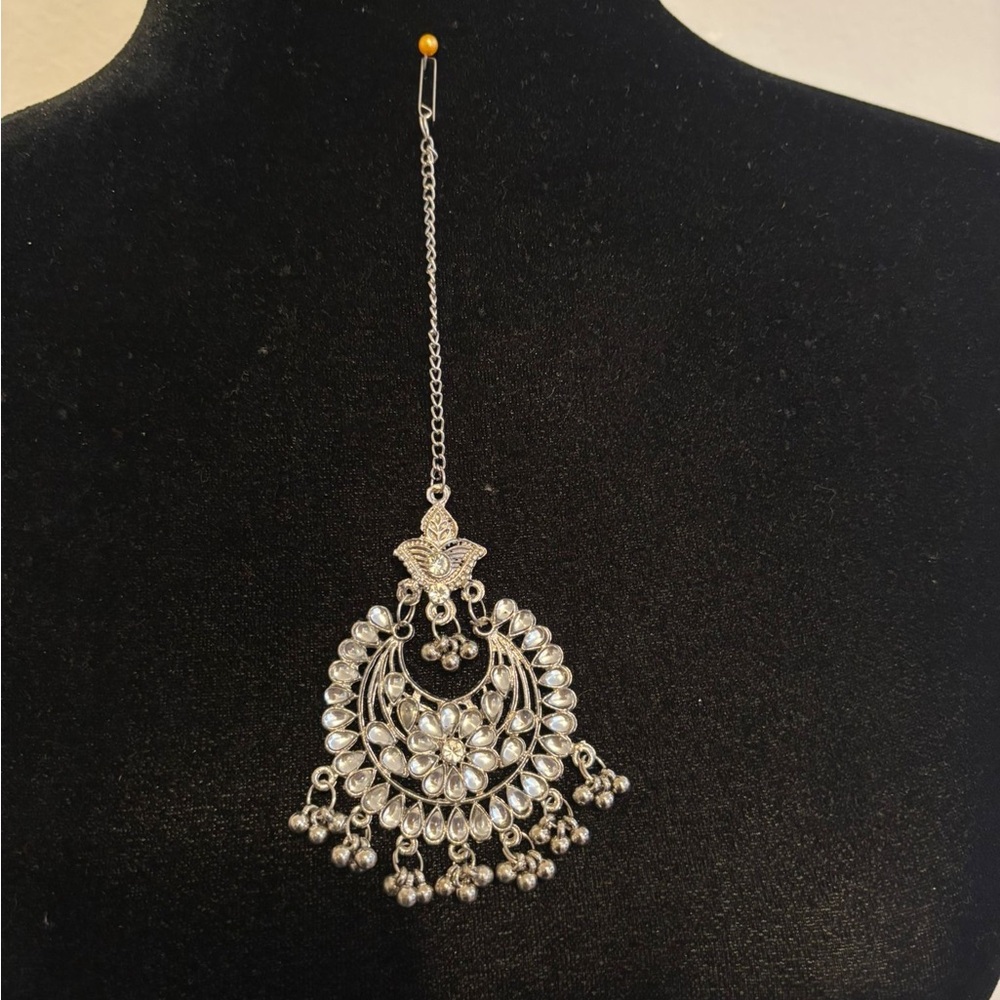 Elegant Silver head tikka